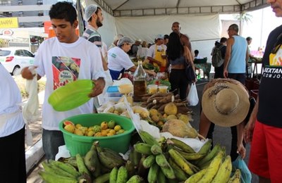 Última feira orgânica de 2017 acontece domingo (10) na Ponta Verde