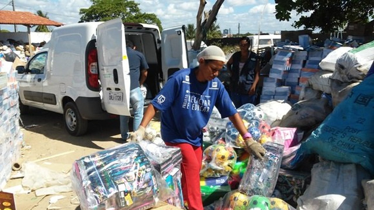 Parceria entre Inmeq e Coopvila destina produtos apreendidos para reciclagem