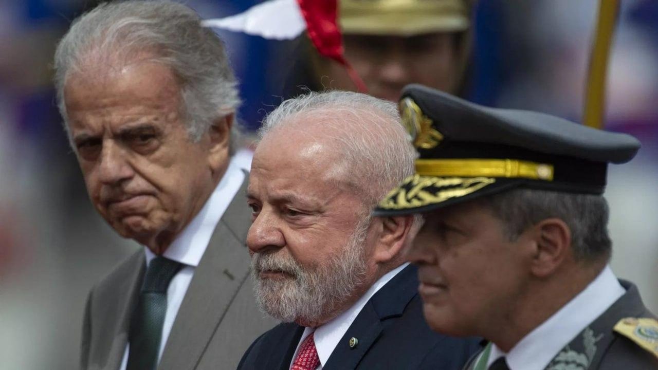Antes de se armar, Brasil precisa de controle civil efetivo das Forças Armadas, afirmam analistas