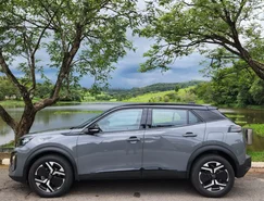 Peugeot aposta na tecnologia híbrida e amplia vendas da linha 2008 2026 - Sérgio Dias (17).jpeg 