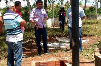 Prefeito Zé Adelson recebe técnicos da Casal em ODG para retomada da obra da caixa d´água 