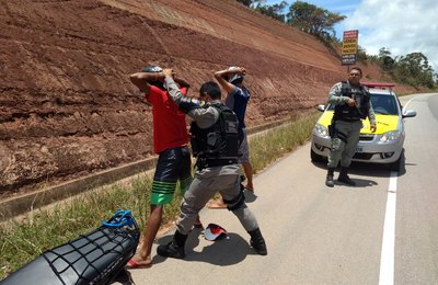 BPTran apreende droga, flagra 30 inabilitados e autua 120 condutores
