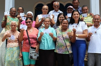 Coruripe: Secretaria Municipal de Assistência Social faz entrega de Carteira do Idoso 