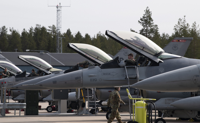 EUA transferem à Ucrânia caças F-16 inoperacionais retirados de cemitérios de aviões, diz mídia EUA transferem à Ucrânia caças F-16 inoperacionais retirados de cemitérios de aviões, diz mídia