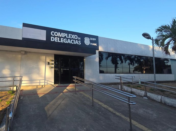 Polícia Civil investiga morte de empresário encontrado dentro de carro na praia da Sereia