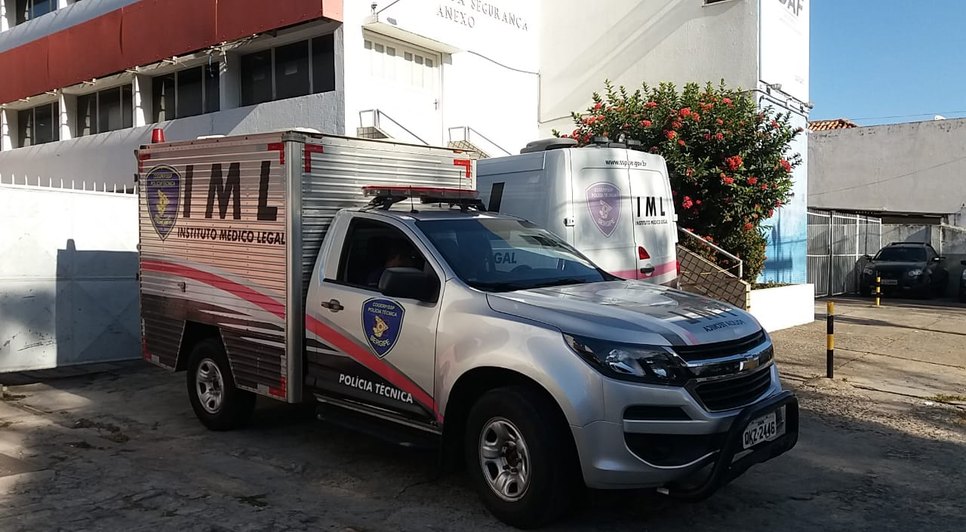 Carro do IML