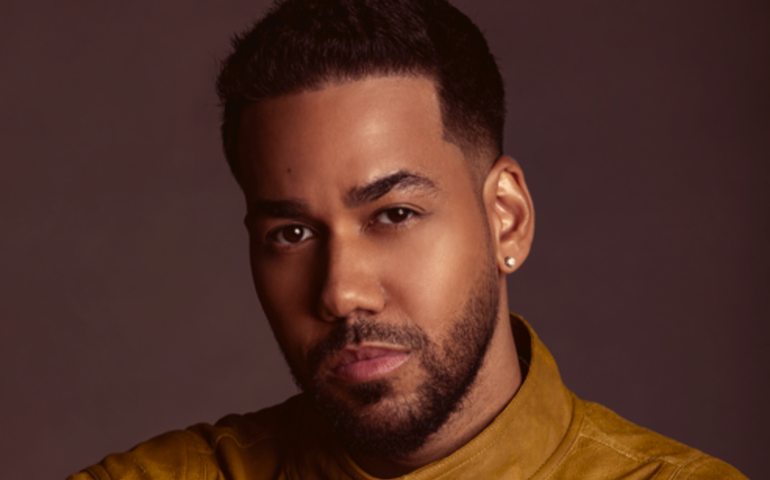 Rei da Bachata, Romeo Santos sobe “Sus Huellas”