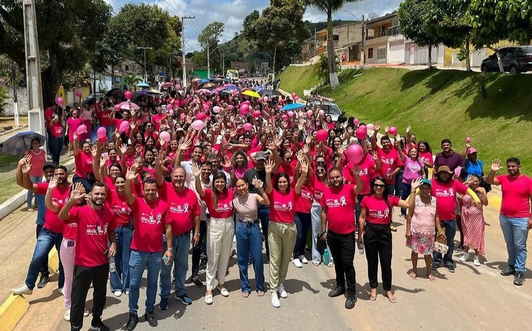 Prefeita Marcela Gomes participa da primeira Caminhada Rosa realizada em Novo Lino
