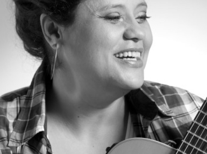 Teatro Deodoro é o Maior Barato apresenta Elaine Kundera, 30 anos