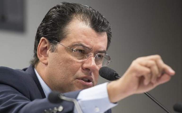 Braga desfigura texto da Câmara e protocola parecer da nova lei do gás no Senado