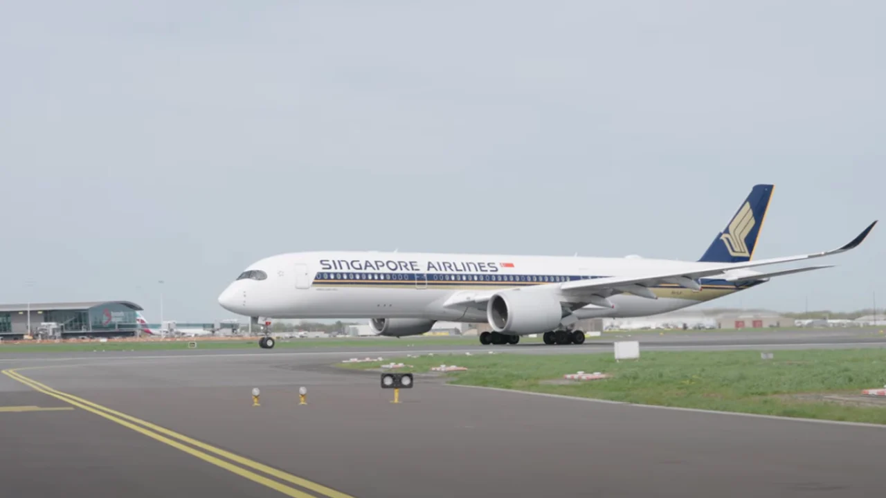 Passageiro morre em voo da Singapore Airlines após avião ser atingido por forte turbulência