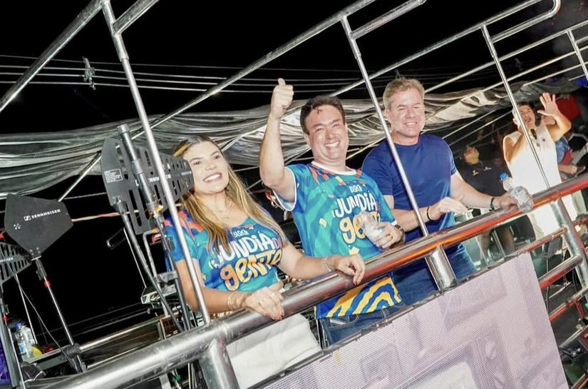 Prefeito Jorge Galvão comanda desfile do bloco Jundiá da Gente