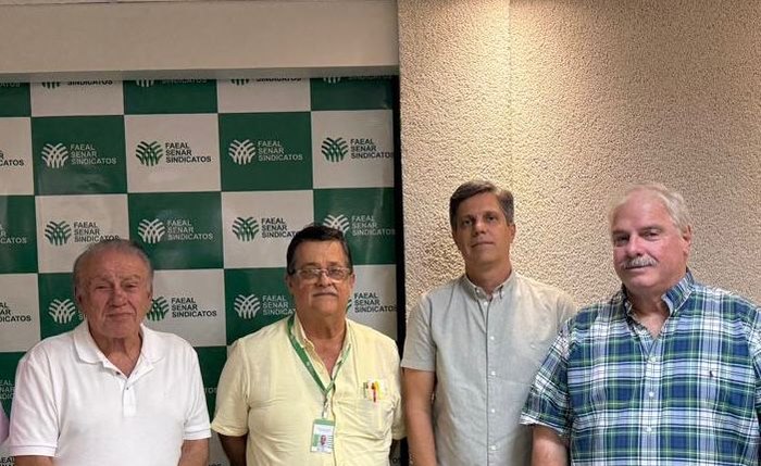 Presidente do Sistema Faeal/Senar, Álvaro Almeida, em reunião com seus pares