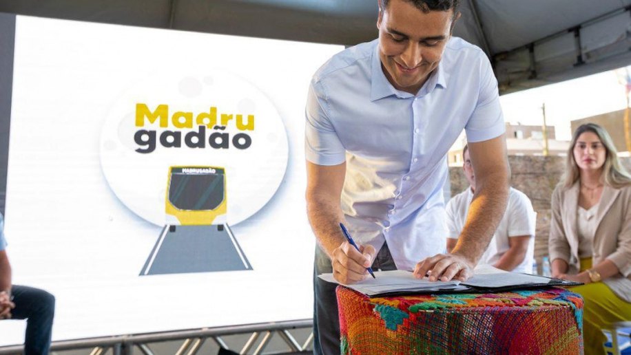 Prefeito JHC lança programa Madrugadão e entrega novos ônibus para o transporte público