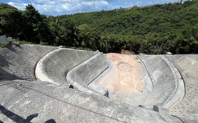 Obra de contenção definitiva na encosta do Conjunto João Sampaio entra na reta final