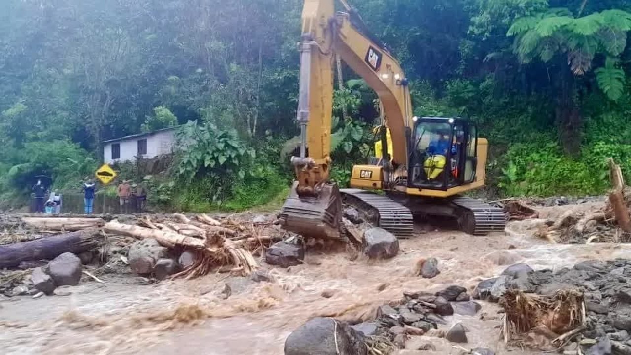 Deslizamento de terra deixa ao menos seis mortos em zona turística do Equador; vídeos