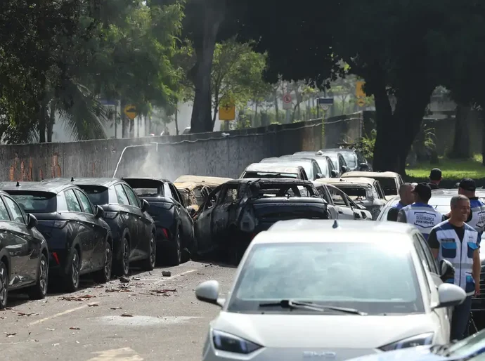 Dois helicópteros se chocam e deixam seis mortos no Rio