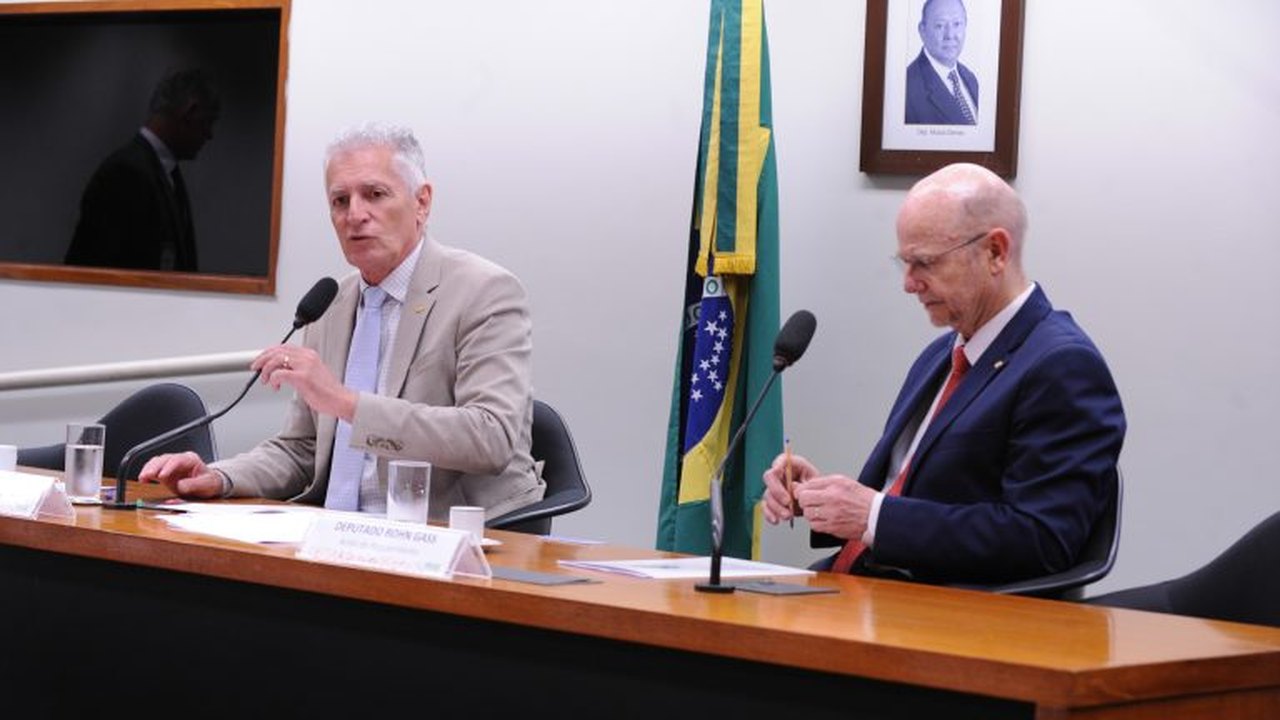 Debatedores criticam 'pejotização' e alertam para perda de direitos e queda na arrecadação