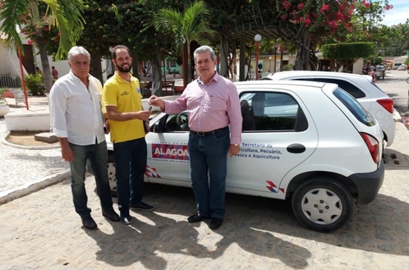 Seagri entrega veículo à coordenação do Programa do Leite da Região Norte