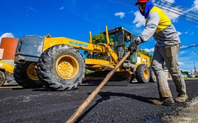 Arapiraca avança com início da pavimentação de 100 km de ruas e avenidas