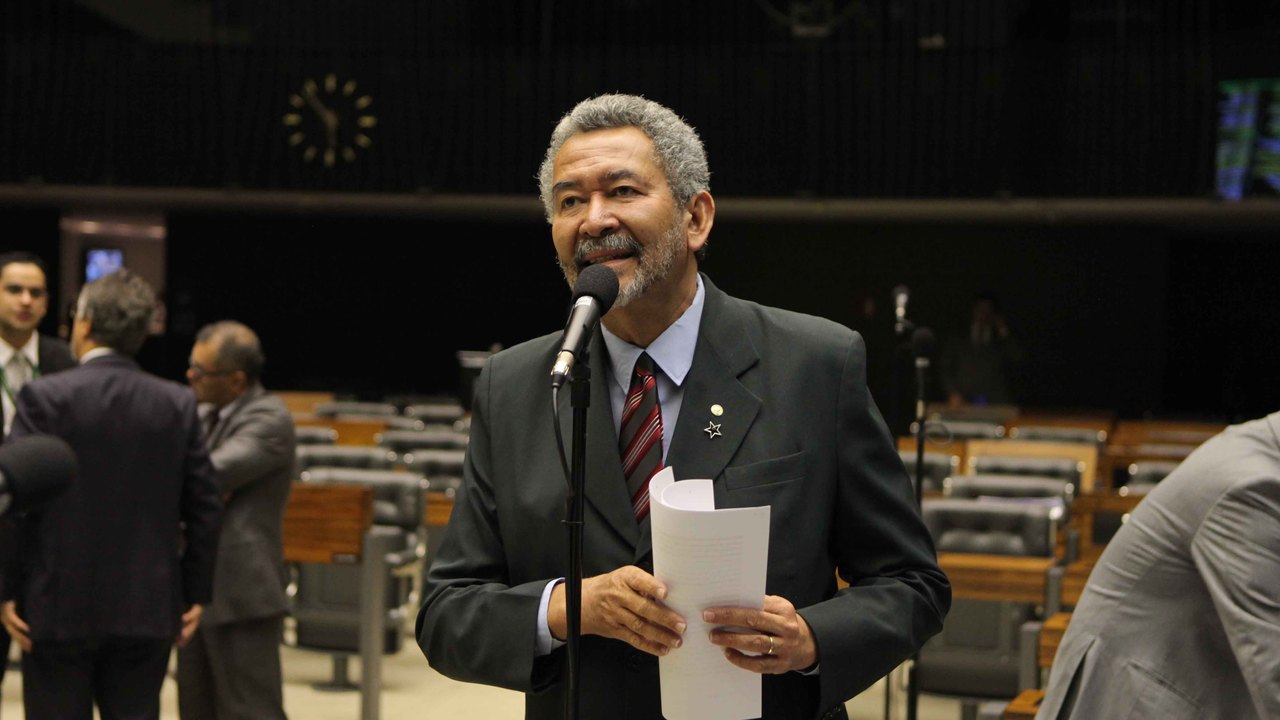 Paulão defende propostas que beneficiam aposentados