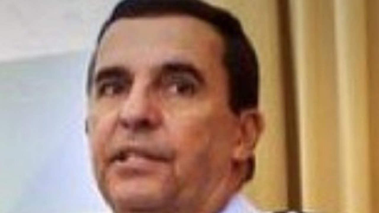 Ex-comandante da FAB critica Flávio Bolsonaro por declaração