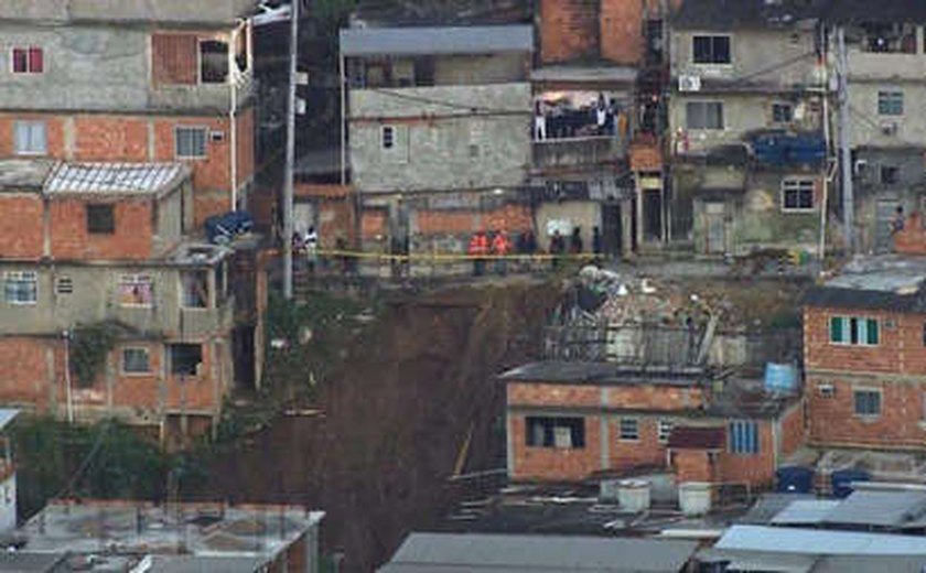 Deslizamento no Morro da Mangueira atinge residências; ninguém ficou ferido