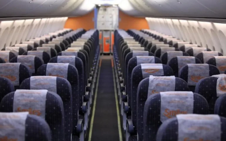 França tem milhares de voos cancelados por greve de controladores