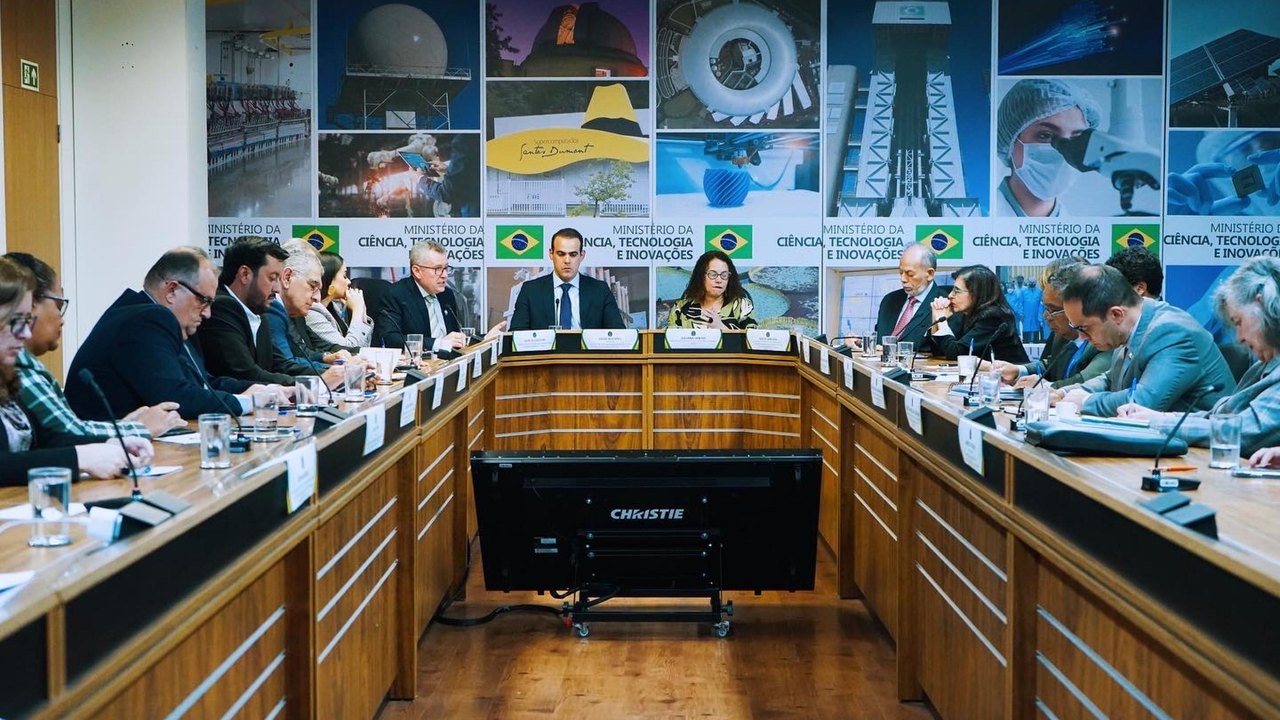 Em reunião com a ministra Luciana Santos, secretário Silvio Bulhões destaca construção coletiva das políticas de ciência e tecnologia