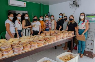 Secretaria de Assistência Social realiza distribuição de bolos para famílias piaçabuçuenses 