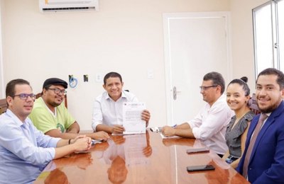 Prefeitura de Palmeira dos Índios e Sinteal comemoram reajuste da Educação