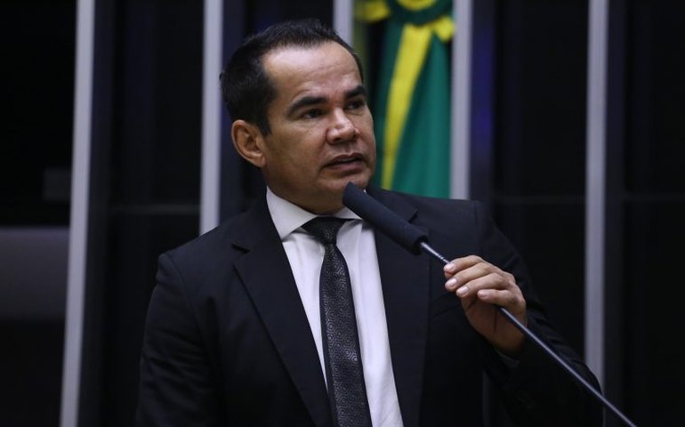 Comissão aprova concessão de imóveis da União para escolas de samba