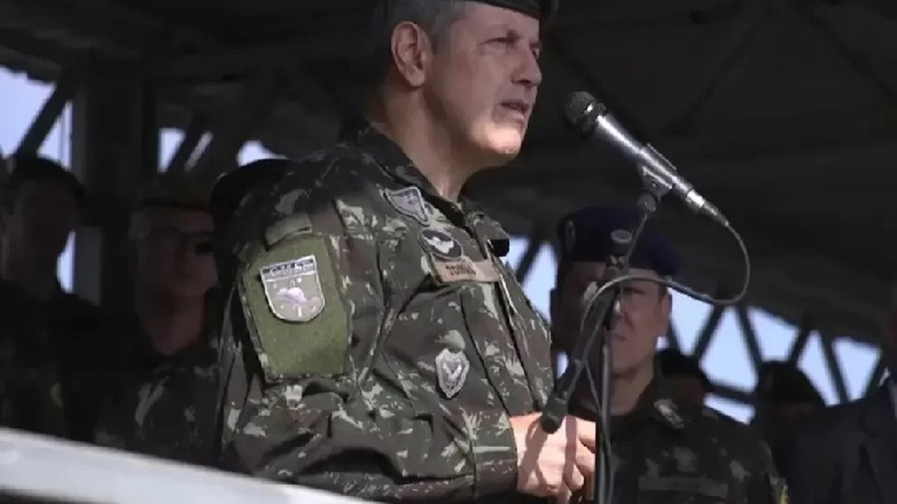 General escolhido para o Exército aparece em vídeo cobrando respeito às eleições