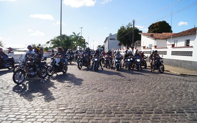 Motociclistas de todo o país se reúnem no Penedo MotoFest