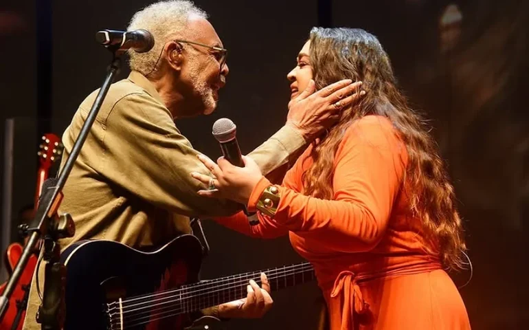 Gilberto Gil se emociona com homenagem a Preta Gil em camarote da família