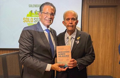 Corregedor prestigia lançamento de livro sobre regularização fundiária de palafitas
