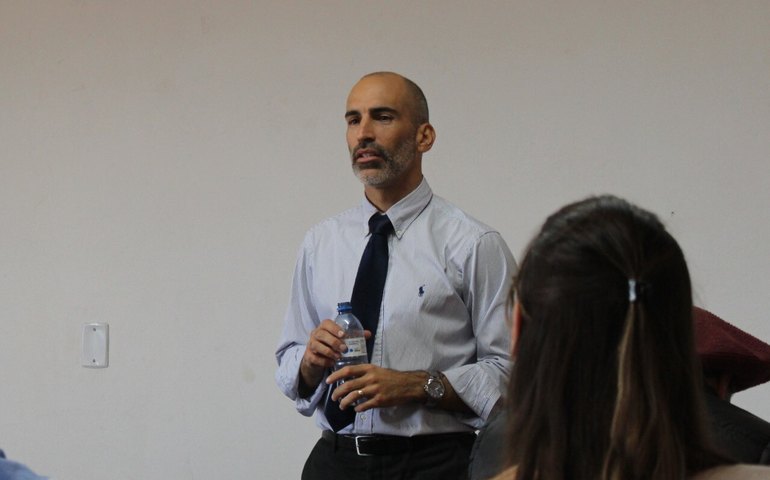 Prazo maior para nova lei de licitações vai ajudar municípios, aponta audiência