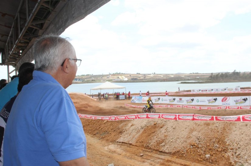 Teófilo prestigia Viva Motocross e garante construção de pista oficial