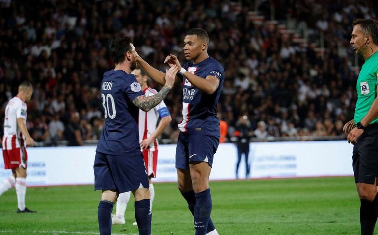 Parceria entre Messi e Mbappé garante vitória do PSG sobre o Ajaccio