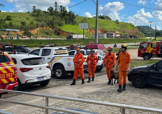 Bombeiros retornam a Novo Lino e fazem busca por bebê Ana Beatriz em lixão