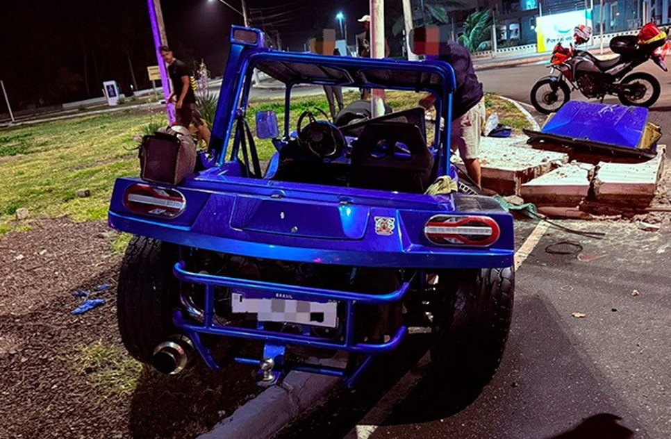 Buggy-colide-com-poste-e-deixa-duas-pessoas-hospitalizadas-na-SE-100-foto-bprv-1 / Foto: Foto: BPRv