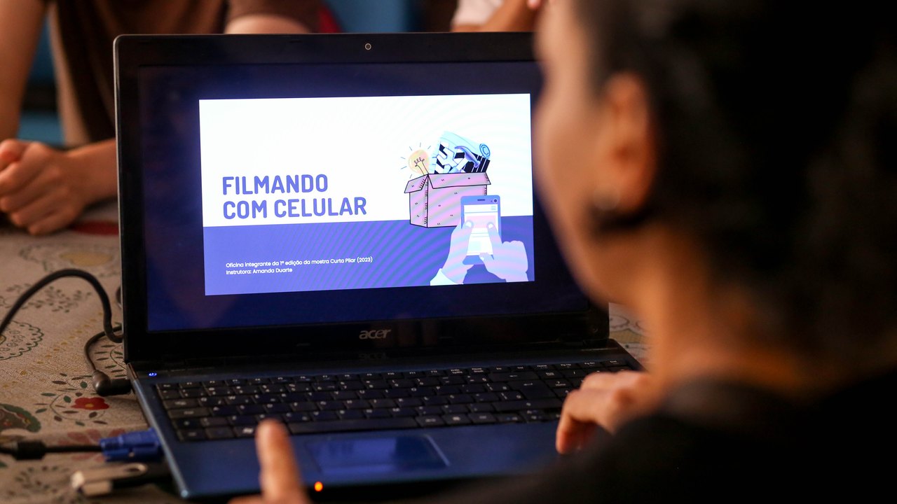 Participantes de oficina realizam curta-metragem como atividade final