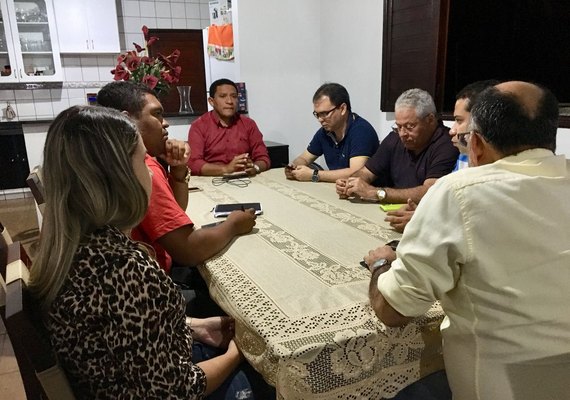 Prefeito Júlio Cezar e Sinteal se reúnem para discutir data-base da categoria