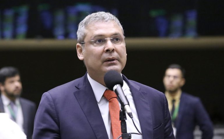 Líder do PT acusa texto de Derrite de tentar limitar atuação da Polícia Federal