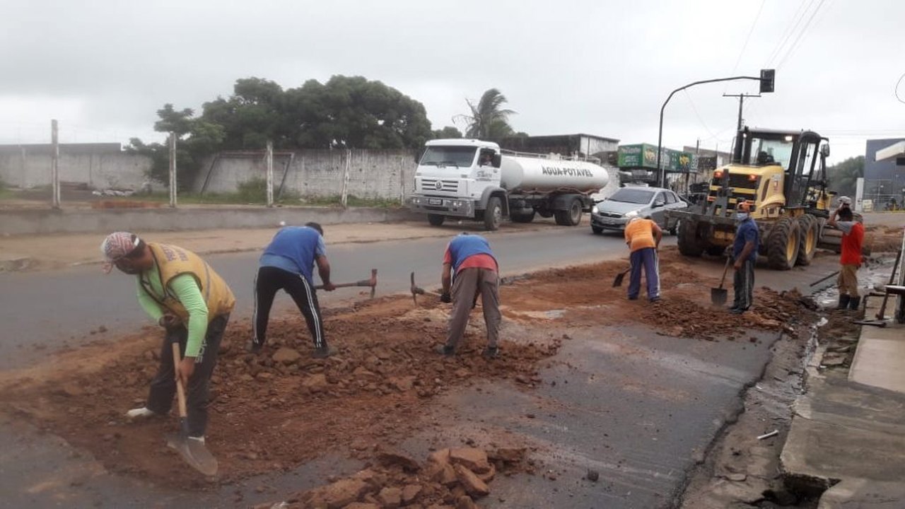 Prefeitura trabalha na recuperação asfáltica de trecho da curva da “barriguda”