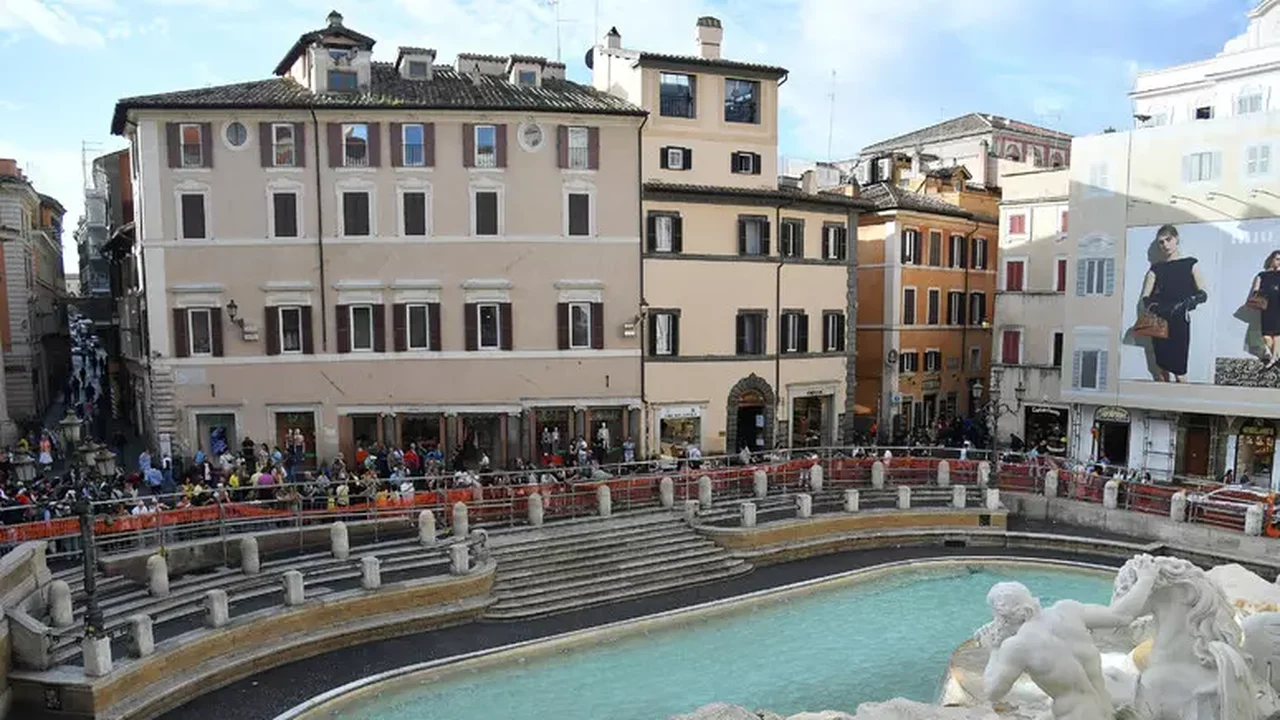 Roma planeja cobrar ingressos de turistas na Fontana di Trevi