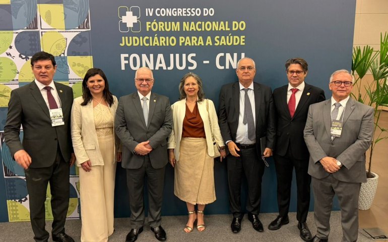 É preciso desjudicializar a saúde, diz Fábio Ferrario em congresso