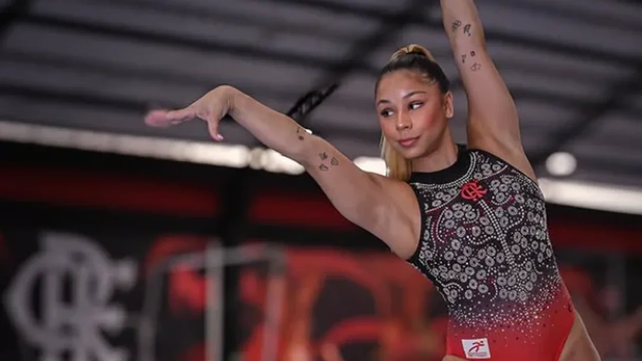 Flávia Saraiva é campeã nas paralelas assimétricas na etapa da Hungria da Copa do Mundo