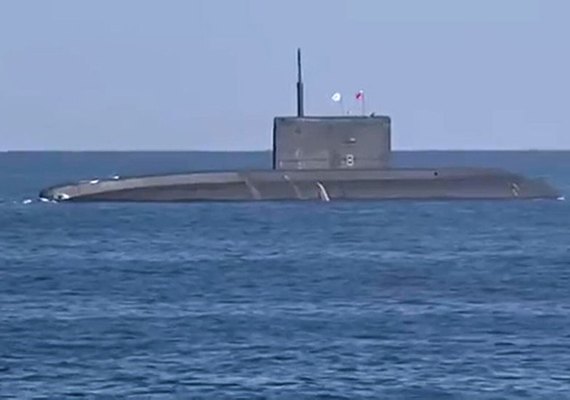 Submarino nuclear russo lança míssil de cruzeiro contra alvo costeiro de treino