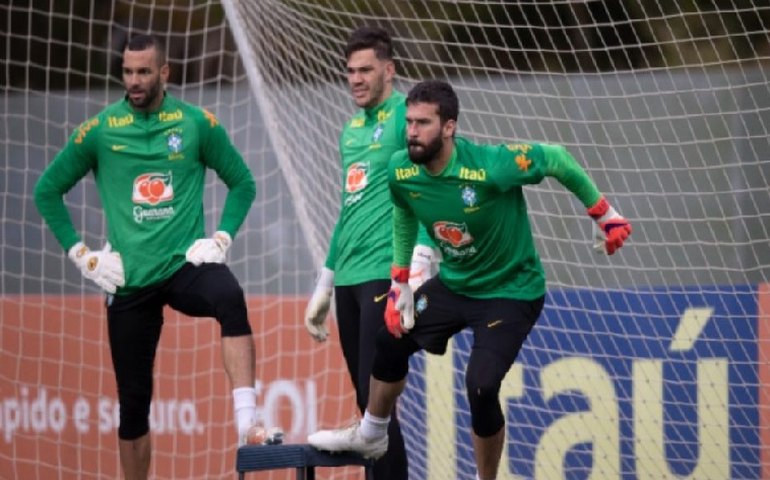 Seleção brasileira começa novo ciclo para Copa do Mundo com problemas no gol